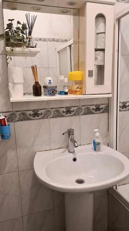 Lovely Room For Rent Odivelas  Ngoại thất bức ảnh